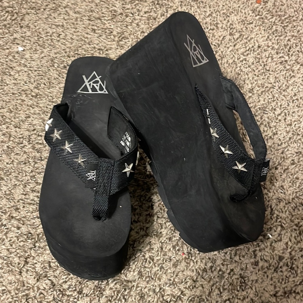 YRU Thick Platforms Sandals damaged